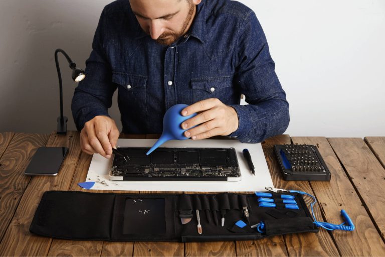 Laptopunuz Çok mu Isınıyor? Ümraniye ve İmes Bölgesi İçin Hayat Kurtaran Bilgisayar Bakım Rehberi